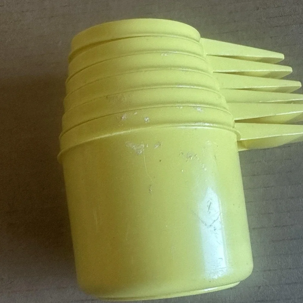 Vintage Tupperware Yellow Measuring Cups Set of 6 Nesting Complete 1/4 to 1 Cup